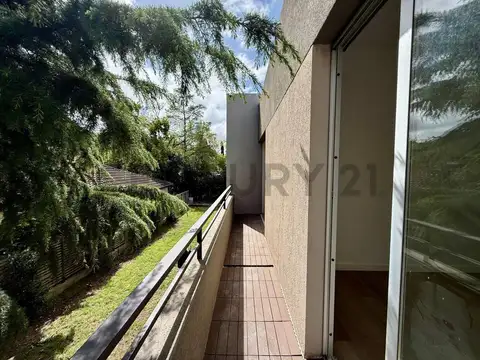 Venta duplex 2 dormitorios con cochera en Benavidez en complejo con amenities