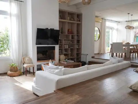 Casa en Venta con 4 cocheras