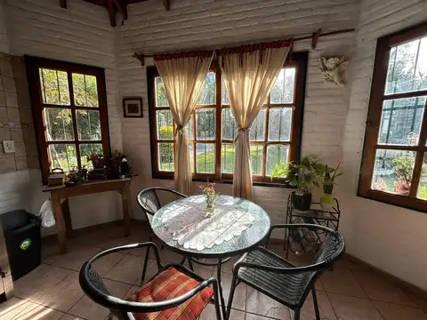 Venta casa 4 ambientes con departamento y pileta