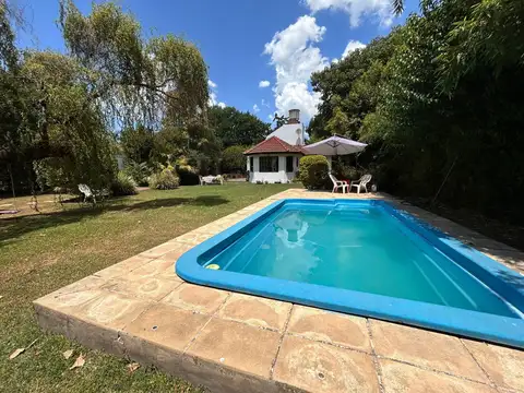 Venta casa 4 ambientes con departamento y pileta