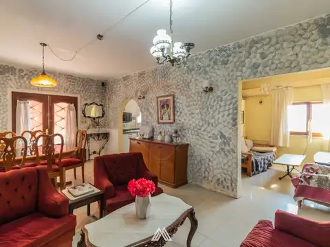 Casa en Venta con 2 cocheras