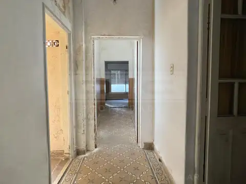 Hipolito Yrigoyen  al 4000 entre Pellegrini y Ameghino