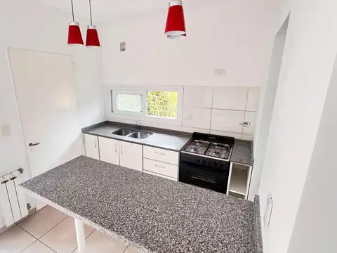 Casa 4 ambientes con 1 baño