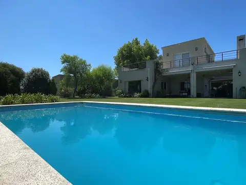 Casa en Alquiler en Haras Santa María - El Molino, USD 2.200