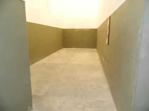 Avenida Hipólito Yrigoyen 100