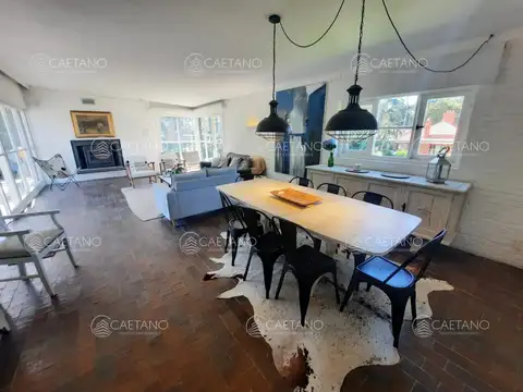 Casa 5 ambientes con 3 baños
