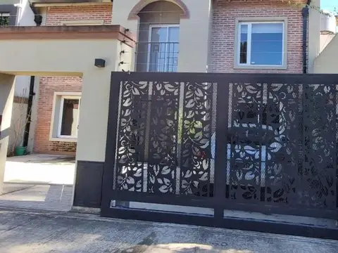 Oficina en Alquiler con 2 cocheras
