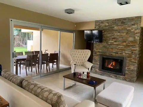 Casa en Venta en Paso de la Patria, USD 248.000