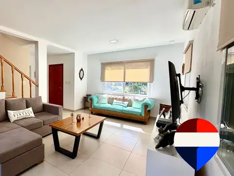 Casa en Venta con 3 cocheras