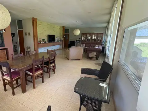 Casa 7 ambientes con 2 baños