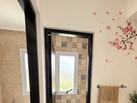 Casa 12 ambientes con 4 baños