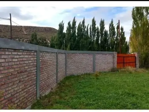 Venta casa 3 ambientes parquizada en Los Antiguos