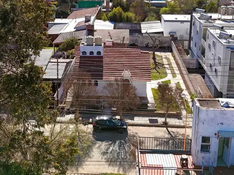 Casa 6 ambientes con 2 baños