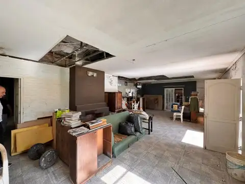 Casa en Venta con 3 cocheras