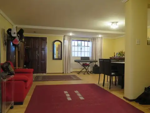 Casa en Venta en Vicente Lopez Vias / Maipu, USD 450.000