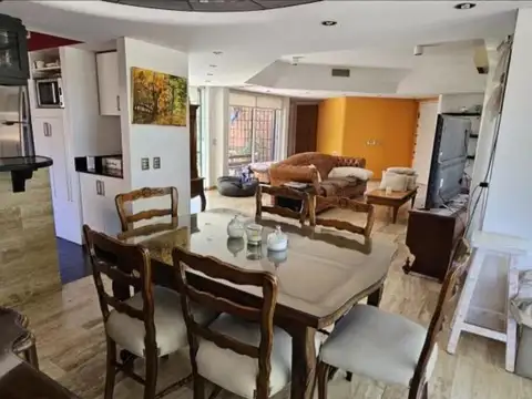 Casa 7 ambientes con 2 baños