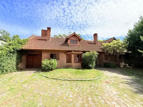 Casa más Oficina más 2 Lotes en VENTA en centro de Jose C. Paz, GBA.