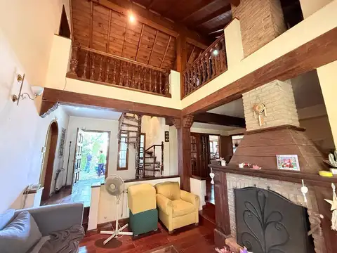 Casa en Venta con 6 cocheras