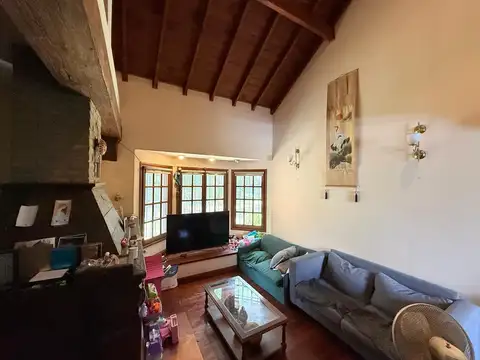 Casa 6 ambientes con 5 baños