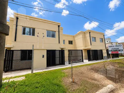 Venta Ph CASA  3 Ambientes Con Cochera en Ituzaingo Norte