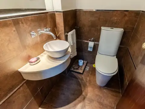 Casa en Venta con 8 cocheras