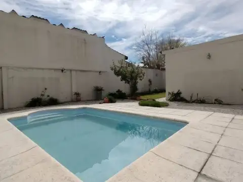 Casa en Venta en Ezpeleta Oeste, USD 180.000