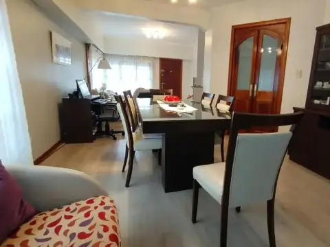 Venta casa con jardín, quincho y pileta en Quilmes