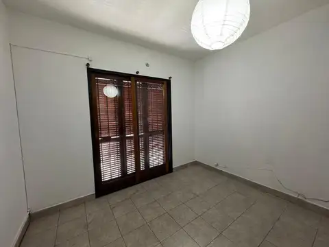 Triplex 4 amb con pequeño patio y cochera   en alquiler   San Justo Centro