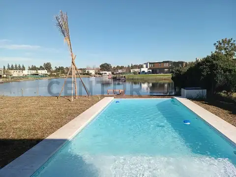 Casa en venta de 5 ambientes a la laguna en una planta en Barrio San Matias puer
