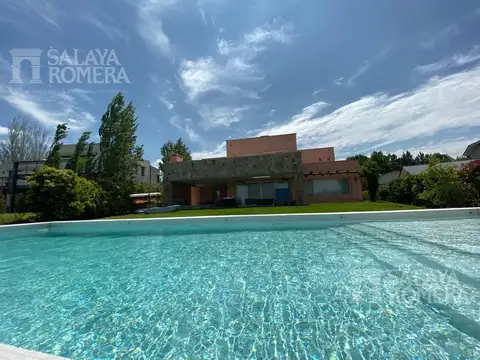 Casa 6 ambientes con 4 baños