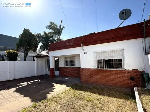 Casa en lote propio de 4 ambientes, con jardin, patio con parrilla y terraza a la venta en San Justo