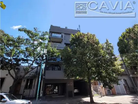 Semipiso 2 amb contrafrente baño y toilete, balcón terraza con parrilla, dormitorio en suite con vestidor, caldera dual para radiadores.-