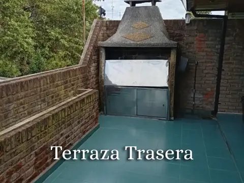 Casa 4 ambientes con 2 baños