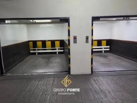 Cochera en Venta con acceso Ascensor