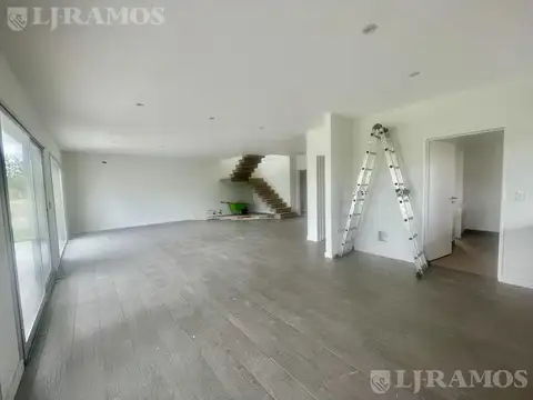 Casa 6 ambientes con 3 baños