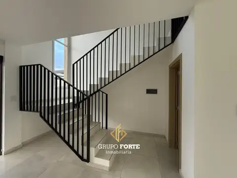 Depto Tipo Casa 4 ambientes con 3 baños
