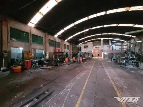 Galpon en Venta 44  mts Fondo