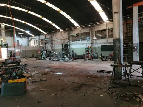 Galpón  /  Deposito de 1100m2 a metros de Panamericana y Ruta 197 - El Talar