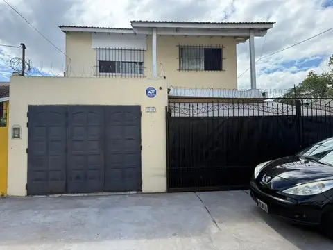 VENTA CASA 4 AMB CON COCHERA POSIBIBLE 2 PROPIEDAD