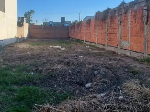 TERRENO 10 X 30 EN BARRIO REVIDATTI
