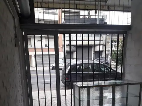 Local en Alquiler en Parque Chacabuco, $ 500.000