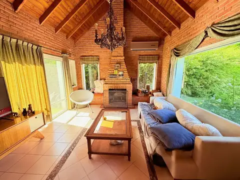 Casa 5 ambientes con 3 baños