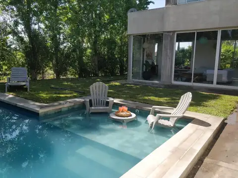 Casa de 6 ambientes en Santa Guadalupe Pilar del Este