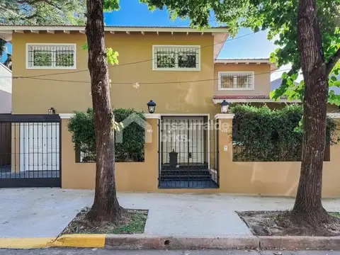 Casa Chalet 5 ambientes en Alquiler amueblada en Beccar, San Isidro, con jardín y piscina!