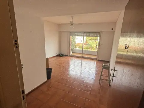 VENTA Muy buen Depto 2 Ambientes amplio, sobre calle España 1400  Florida.