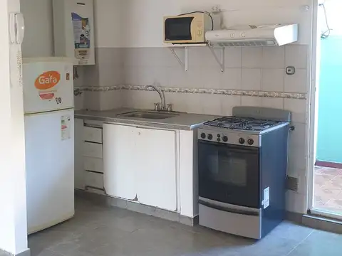 2 ambientes al contra frente con balcón y patio