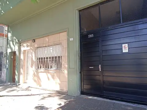 CASA AL FONDO  PH PERMUTA VILLA LYNCH MÁS GALPON