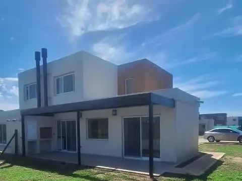 Casa en Barrio Casas de Santa Ana