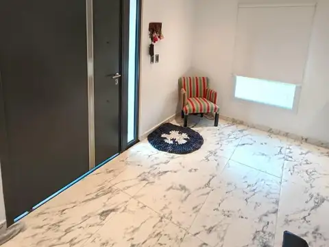 Casa 5 ambientes con 4 baños