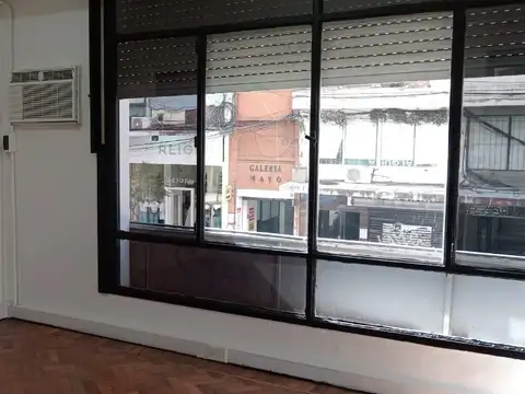 Oficina 5 ambientes con 1 baño